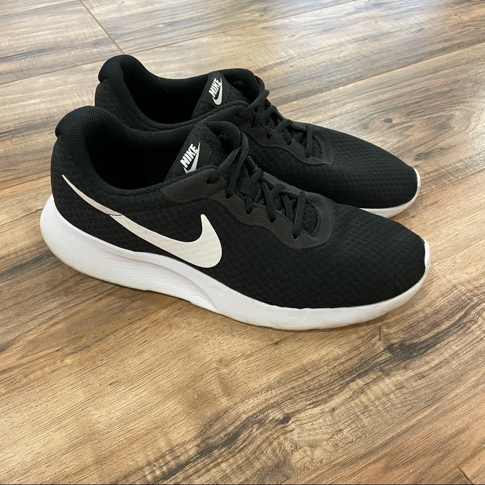 Nike tennis shoes